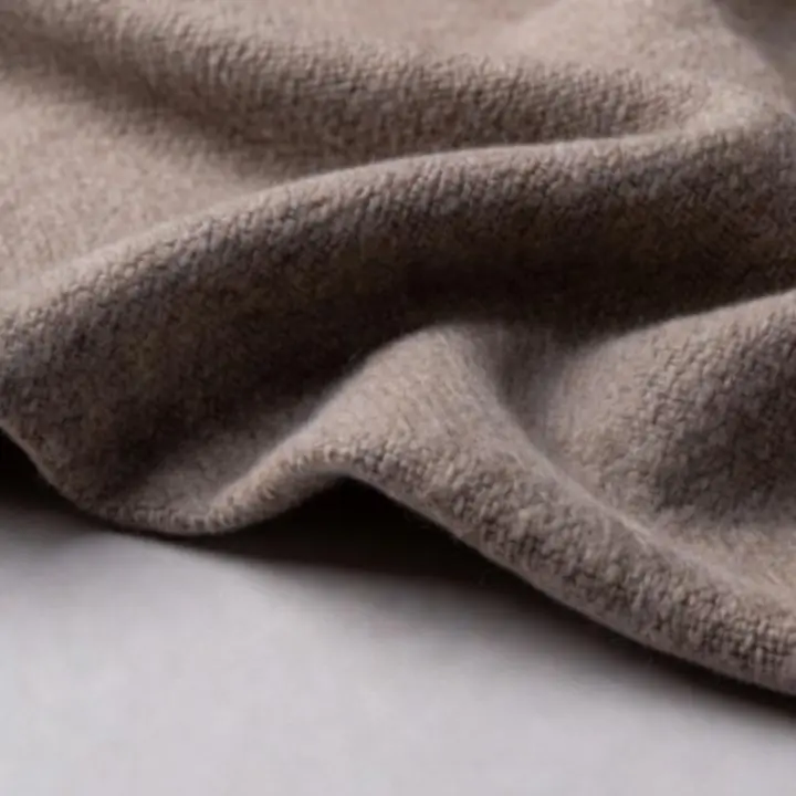 Részlet egy puha gyapjú szövet finom szövéséről